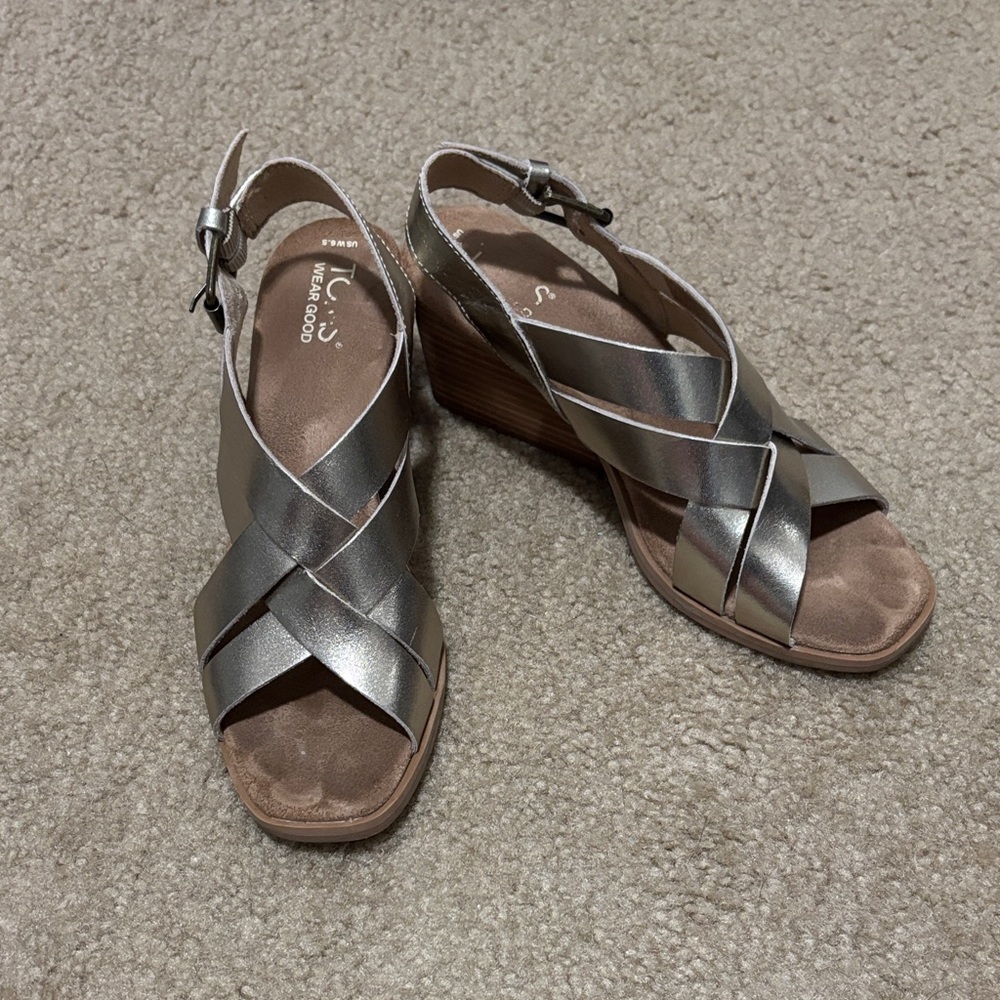 Women's Gold Wedge Sandals